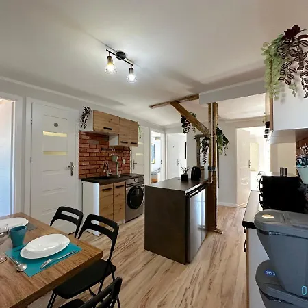 Rene -10 Minutes To Old Town & Sea