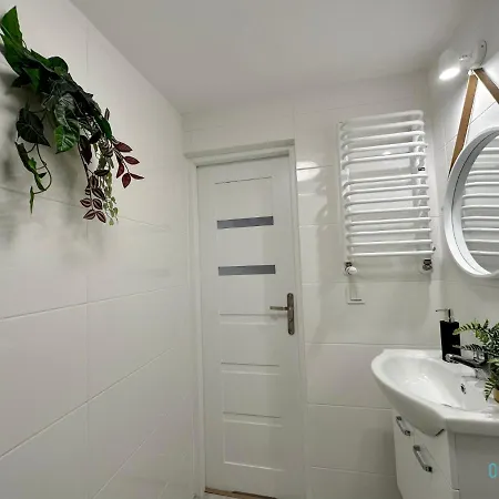 Rene -10 Minutes To Old Town & Sea *