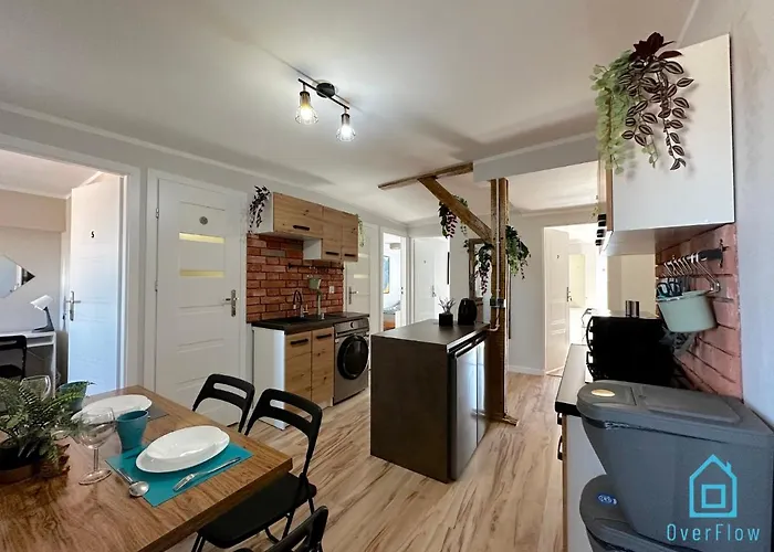 Rene -10 Minutes To Old Town & Sea