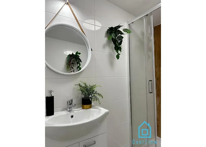 Rene -10 Minutes To Old Town & Sea