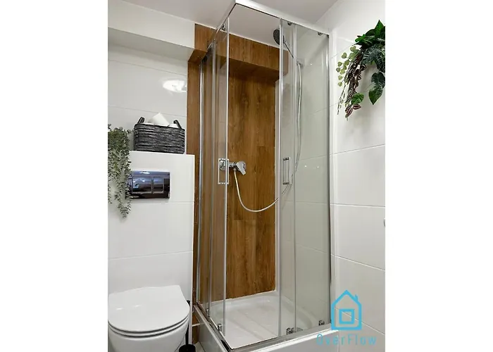 Rene -10 Minutes To Old Town & Sea