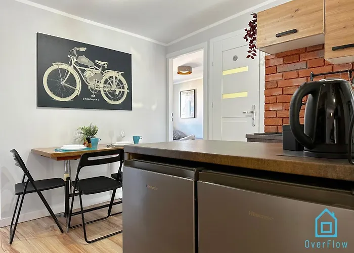 Rene -10 Minutes To Old Town & Sea